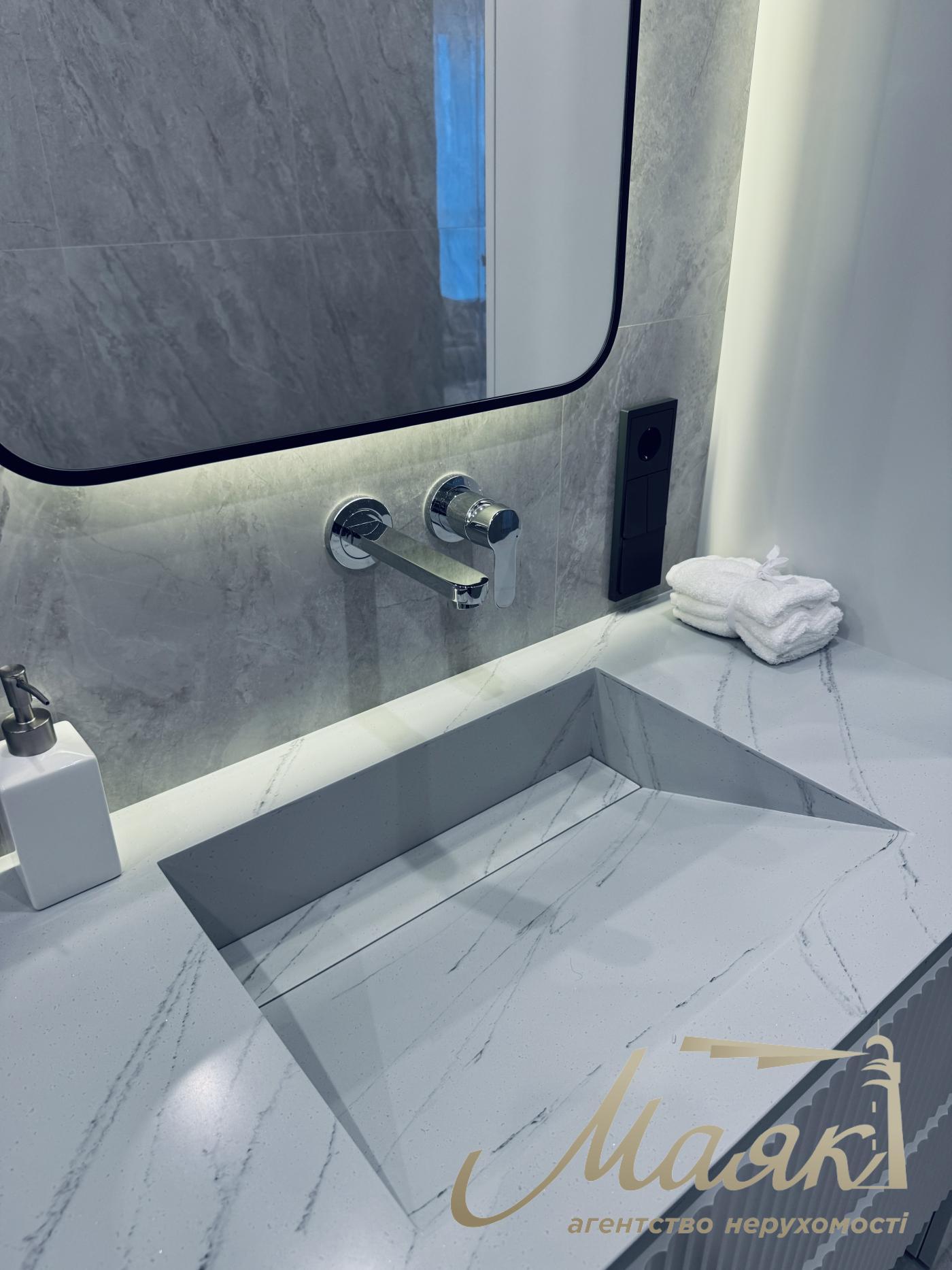 Продаж квартири 120m2 в ЖК Французький квартал 2, вул. Джона Маккейна 3а, Центр, Київ