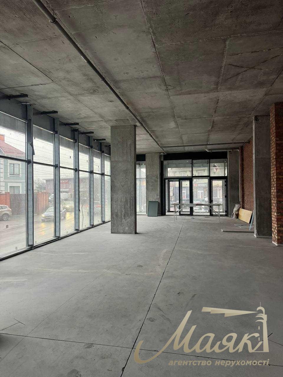 Продаж фасадного приміщення по вул. Центральна, 11, метро Славутич - ЖК "Рів'єра"