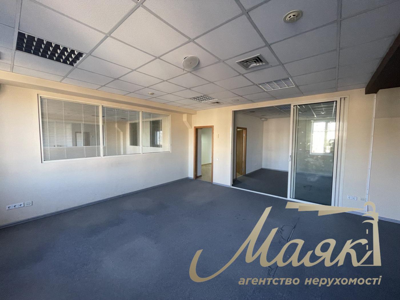 Аренда офисного помещения 320м2 в бизнес центре, метро Олимпийская