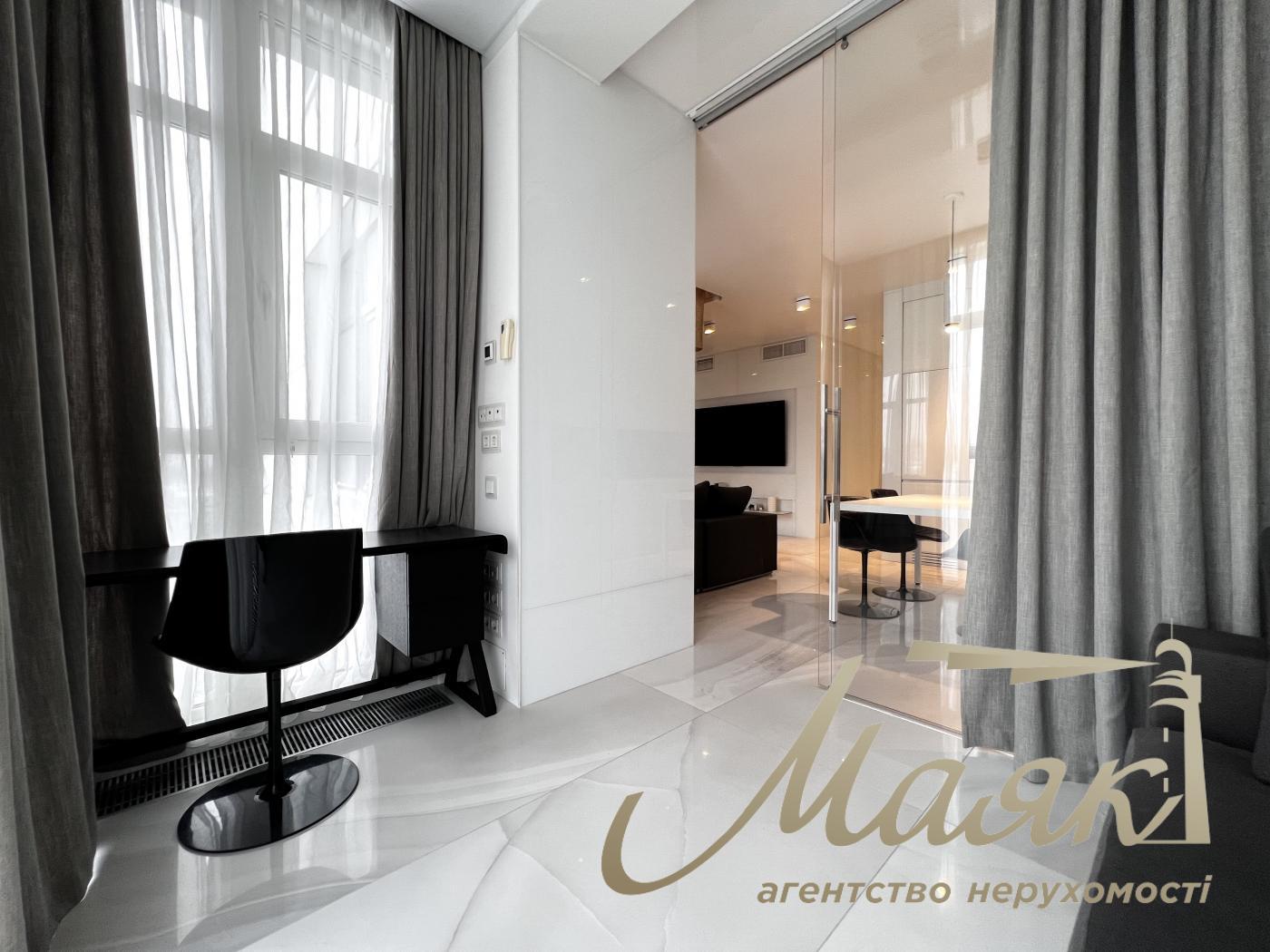 For sale 4-bedroom apartment, LCD Novopecherskie Lipki, 116.4m², Pechersk, Kyiv