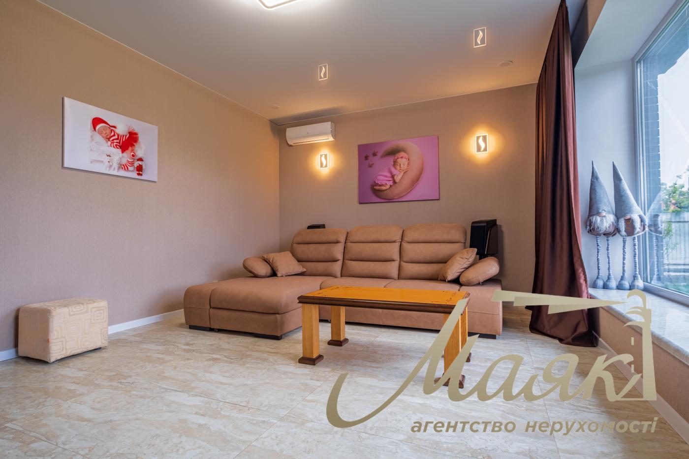 Продажа одноэтажного дома 182.6 м2 в с. Погребы, ул. Пасиченка, Киевская обл, Броварский р-н.