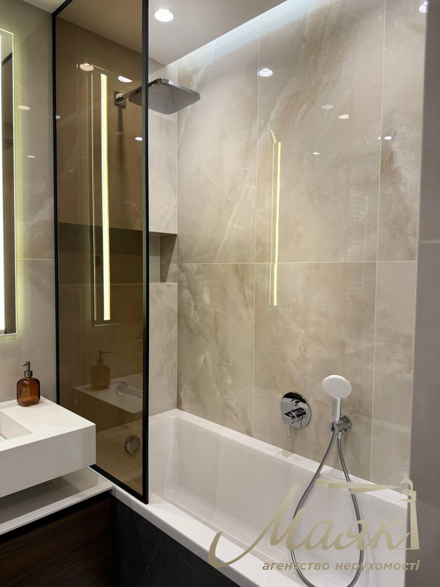 Продаж 2 кімнатної квартири, 80м2, Французький квартал 2, вул. Джона Маккейна.