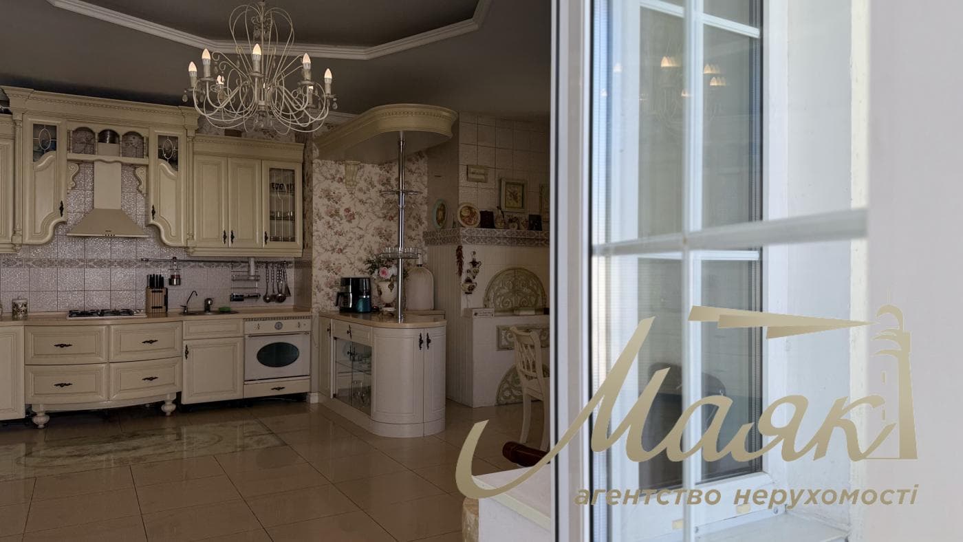 Продаж преміального 3х-поверхового будинку 350 м² у Гореничі, Бучанський район, Київська область