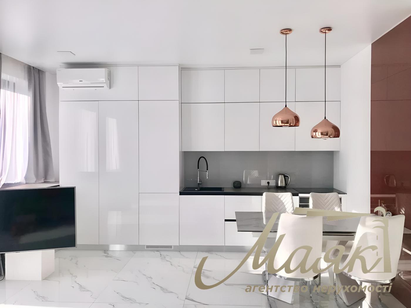 Rent 1-room 48m2 apartment in the LCD "Chicago central house" Antonovicha str. 44