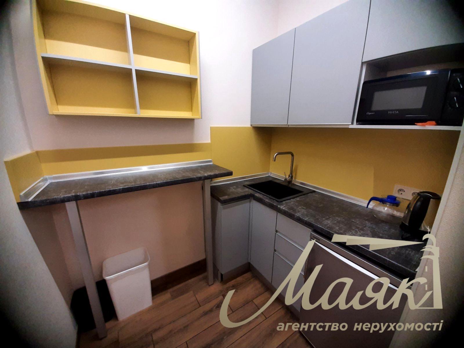 Rent office 65m2 on Konovaltsa street 36-e, Pechersk district.