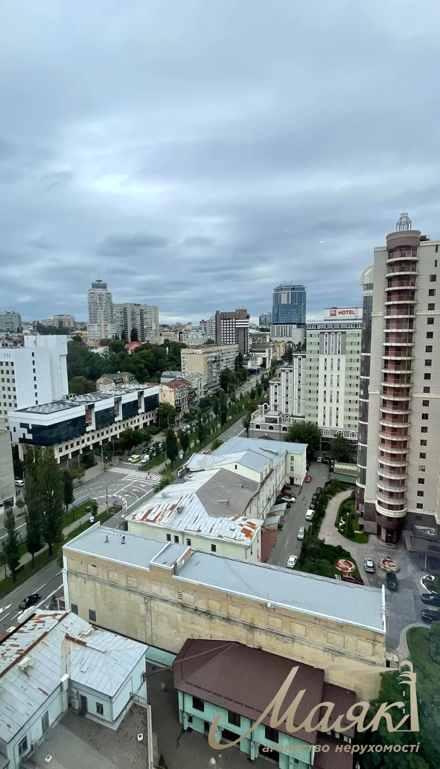 Оренда 1к квартири - студії 64 м² , бул. Тараса Шевченка, Центр