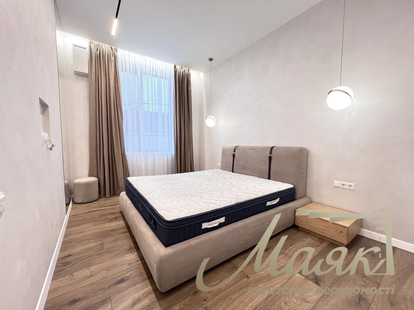 Оренда заміського будинку на Осокорках у котеджному містечку "Блакитна Лагуна"