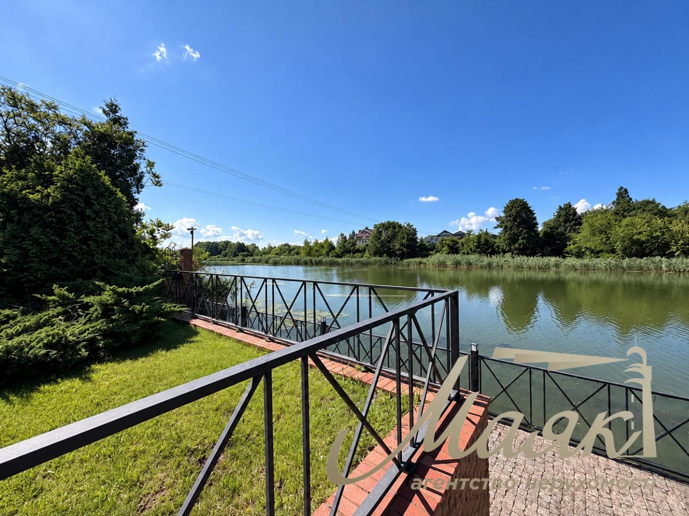 Оренда 2-поверхового будинку площею 570 м², Плюти