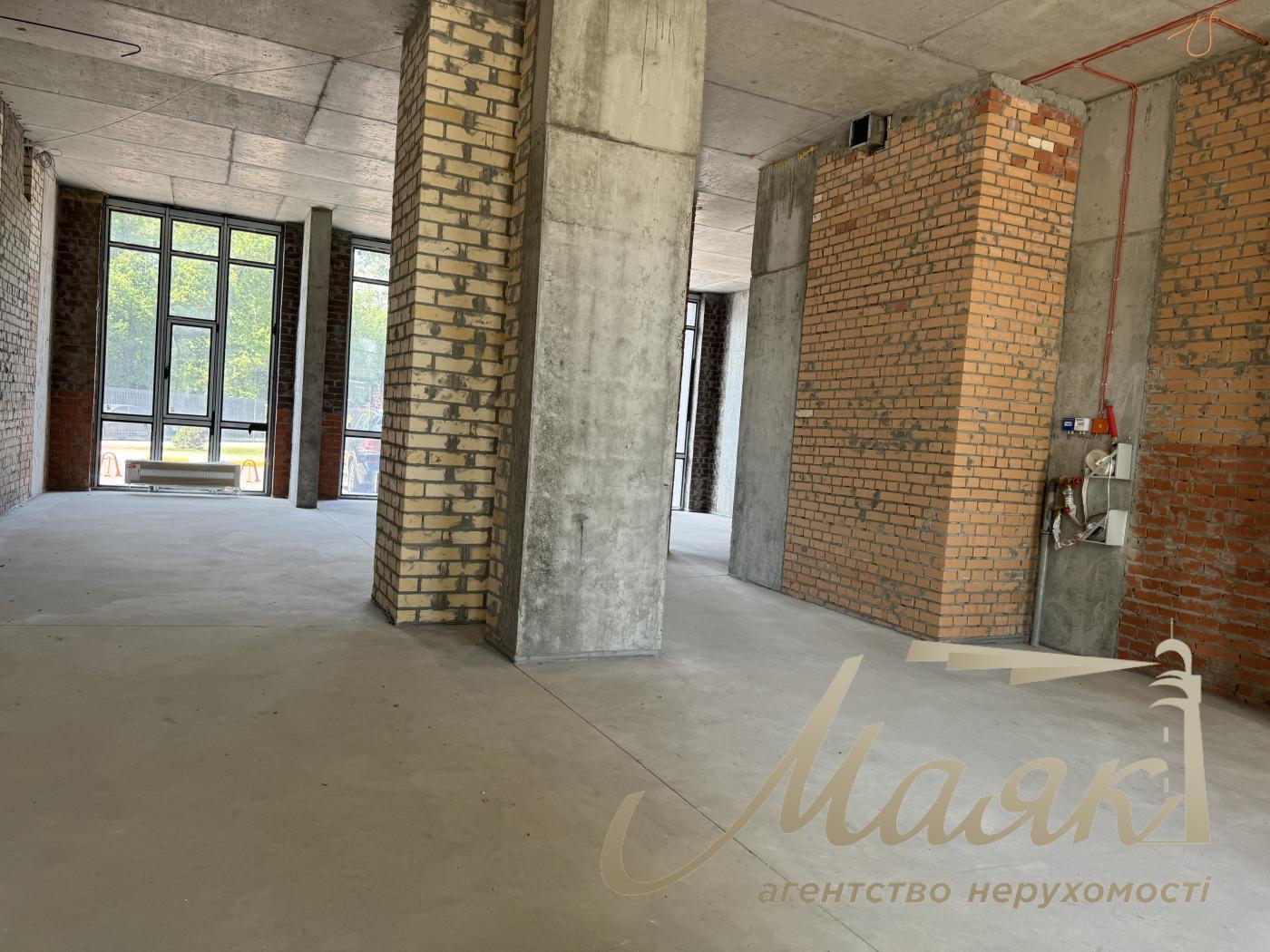 Аренда фасадного помещения 213 м² в ЖК "Сучасний квартал", Отрадный, Соломянський р-н.