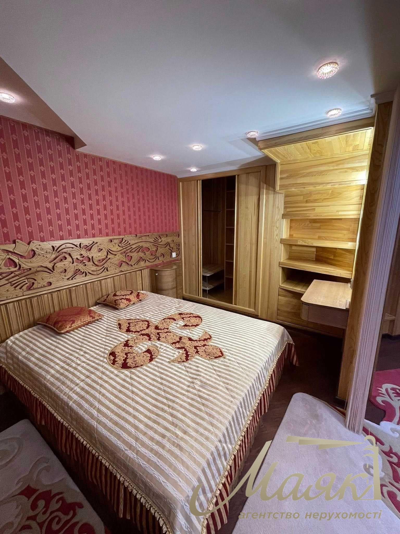Luxury house for sale 420m2 in Obolonsky district of Kiev