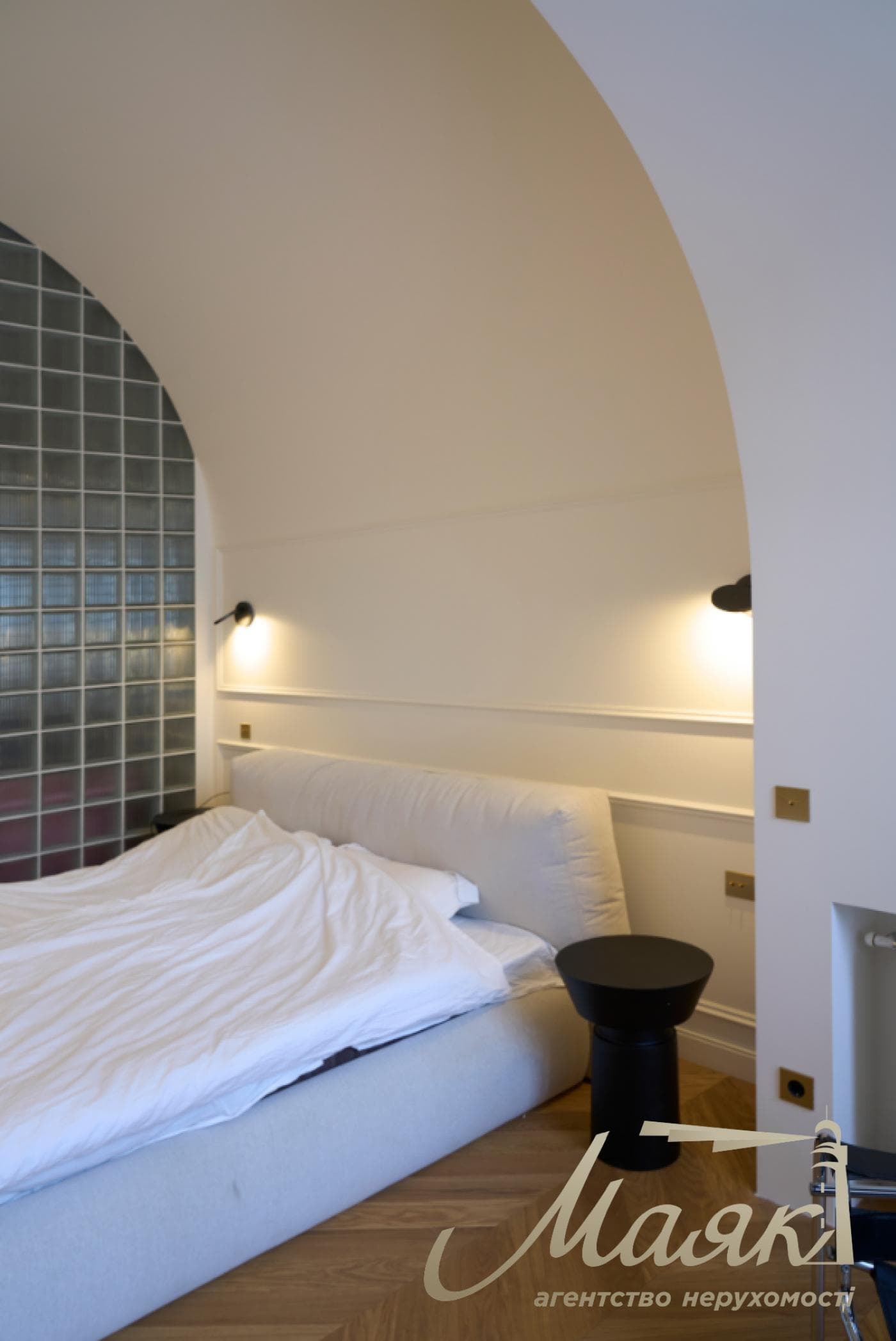 Rent 4-room apartment, stm. University, Ivan Franka str., 42, Center, Kiev