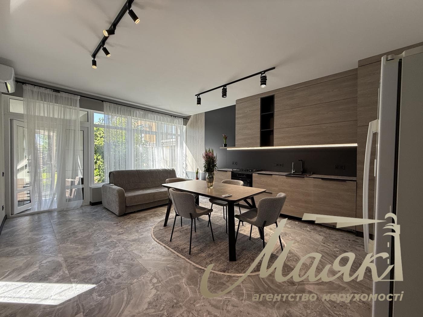 Оренда 3-поверхового таунхауса площею 220 м², Козин, КГ Montana Village