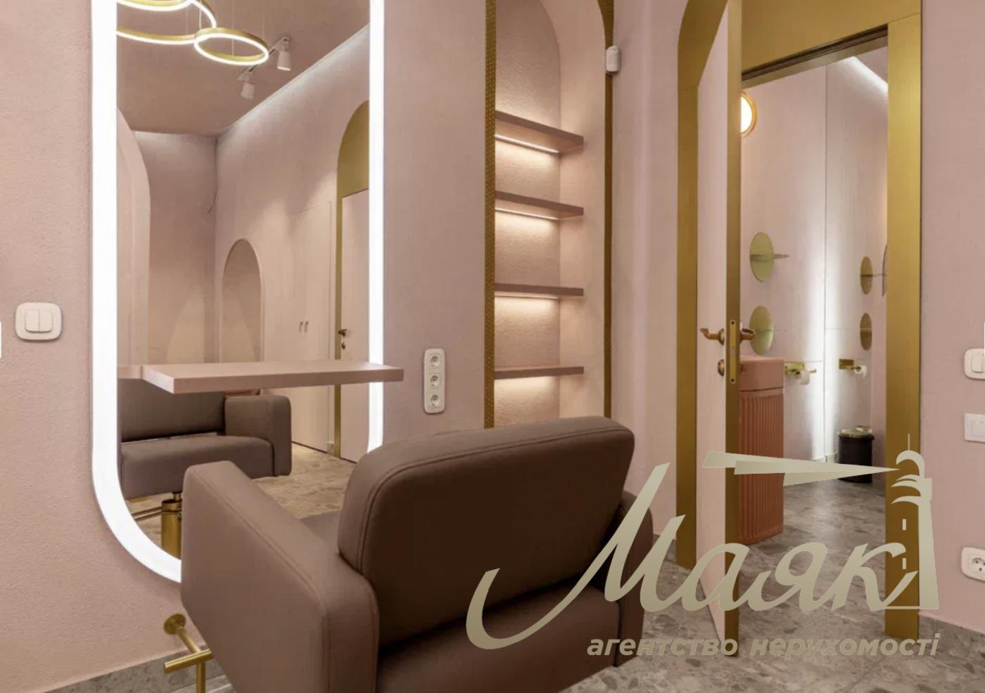 Beauty salon for sale Pecherskiy district/Designer's renovation/Facade