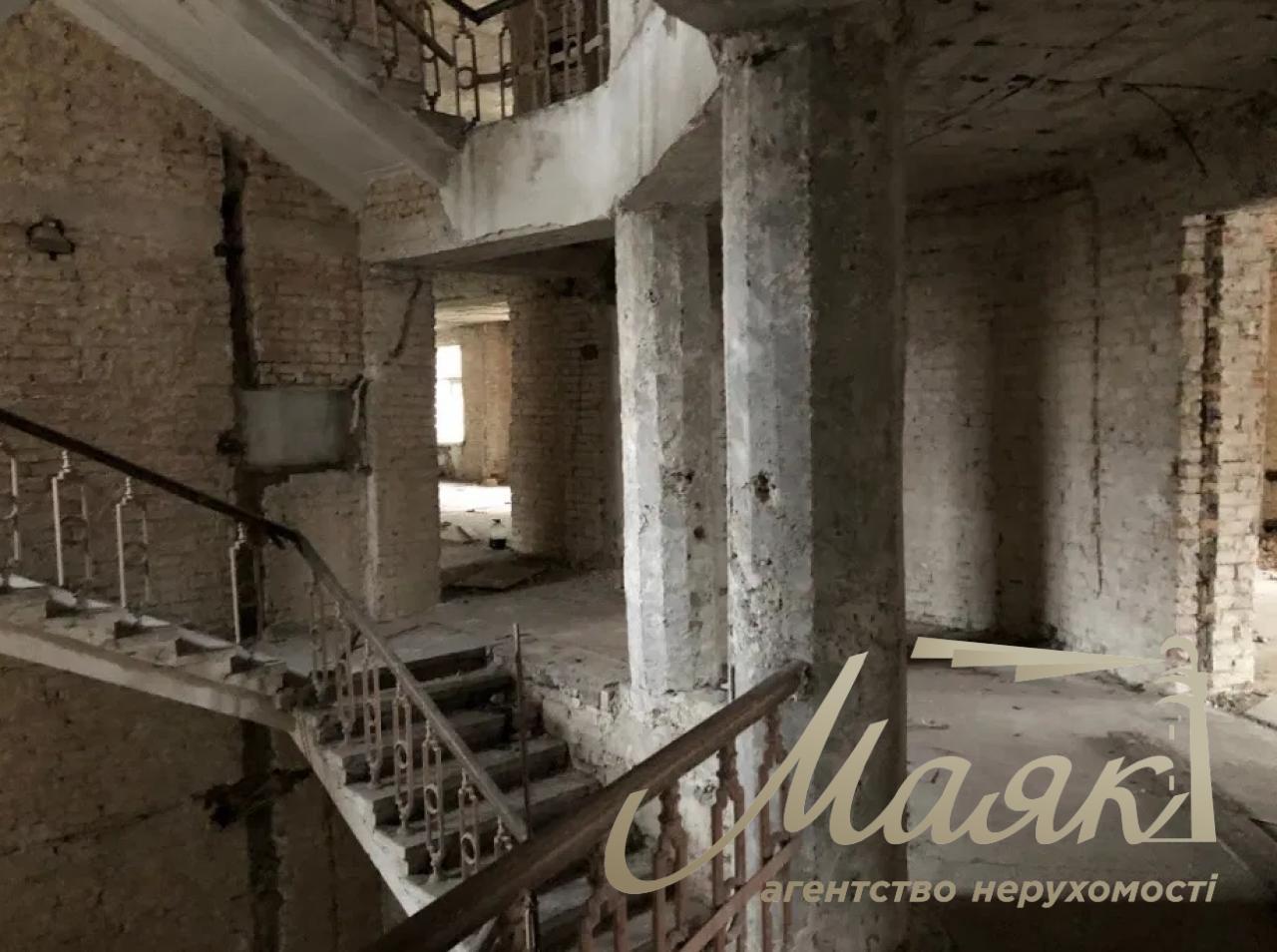 Пропонується до продажу будівля під реконструкцію м. Кловська в Печерському районі. Кловська в Печерському районі.