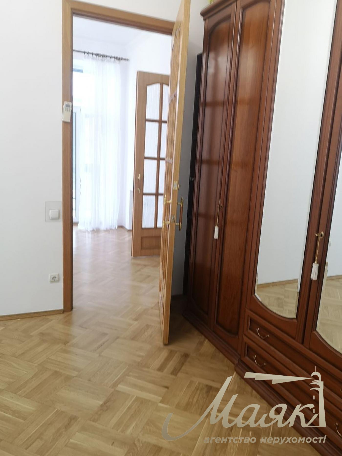 Rent 2-room apartment Bankovaya st., Center, Lipki