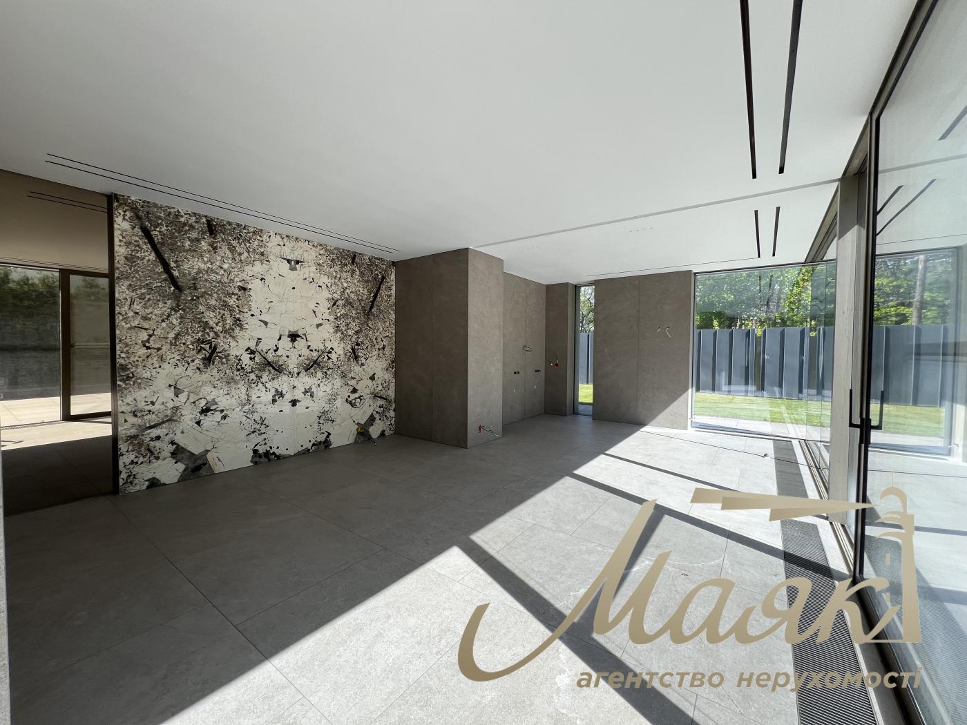 Продажа дома, 305 м2 с бассейном, участок 11 соток, Плюты