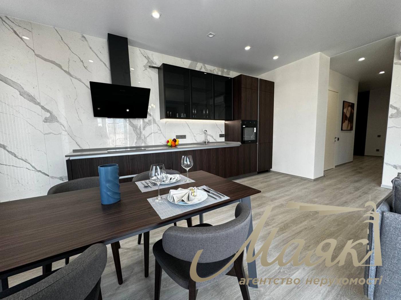 Rent of 4-room apartment, residential complex Atlantic, Antonovicha (Gorky) street, Vladimirsky market.2