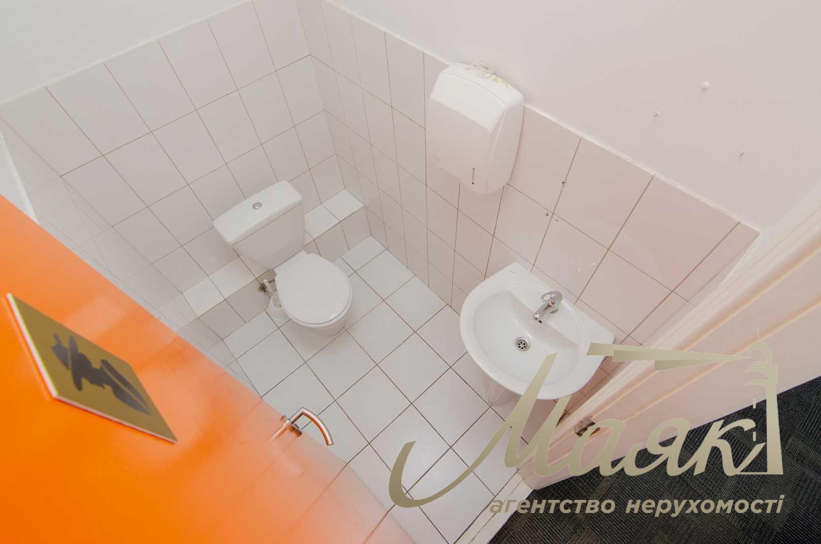 Office for rent 268 m2 in Business City business center