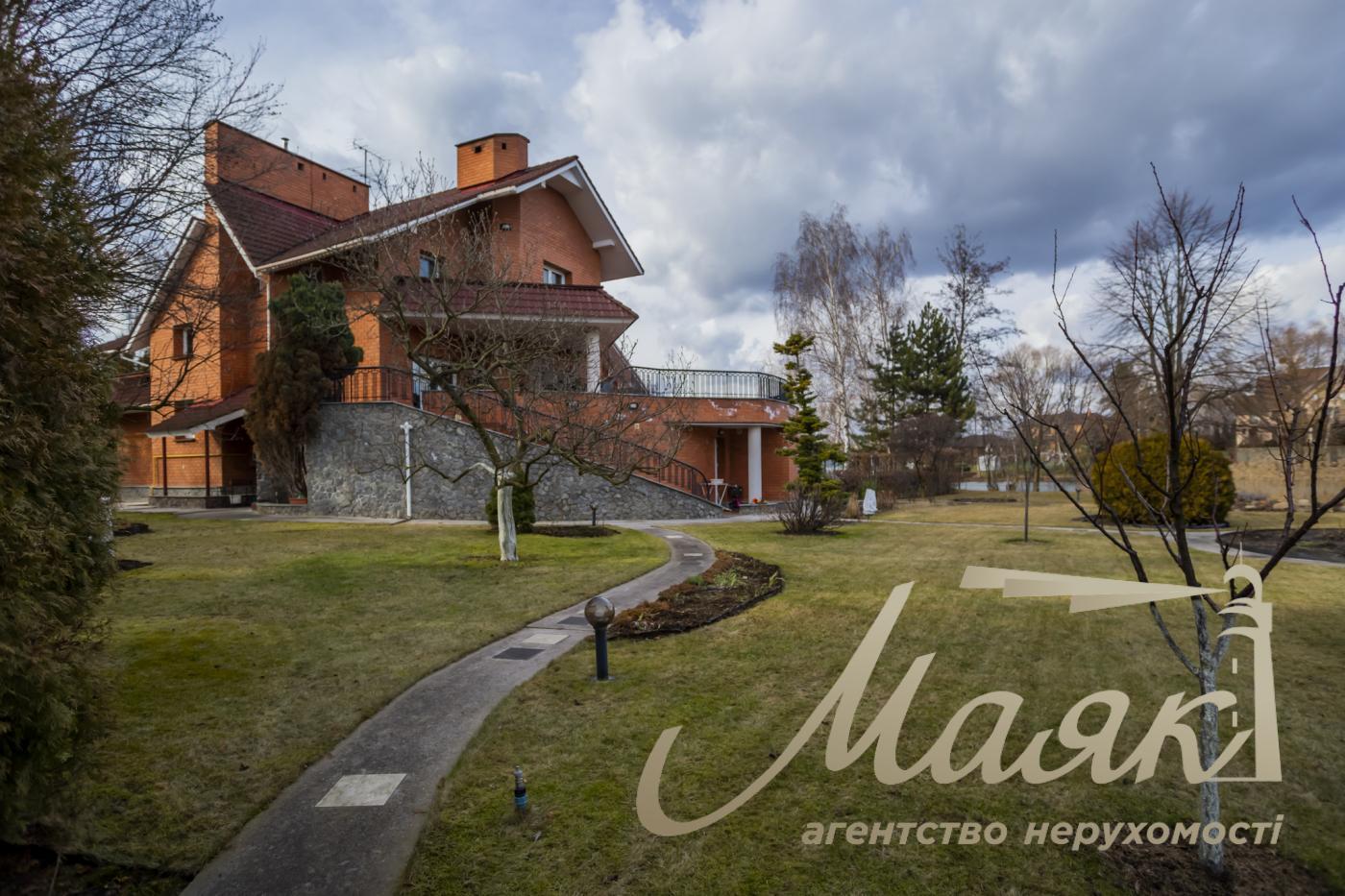 Sale of a house in the residential complex "Golden Gate", Kozin village.