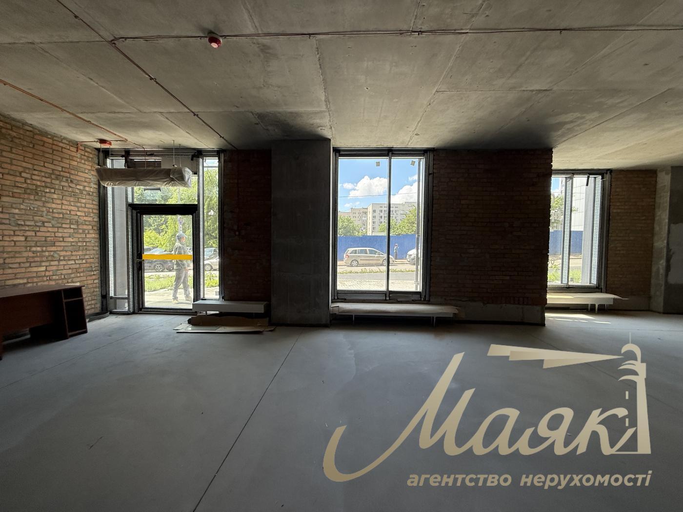 Оренда фасадного приміщення 155м2 у ЖК TRIIINITY, вул. Барбюса Анрі