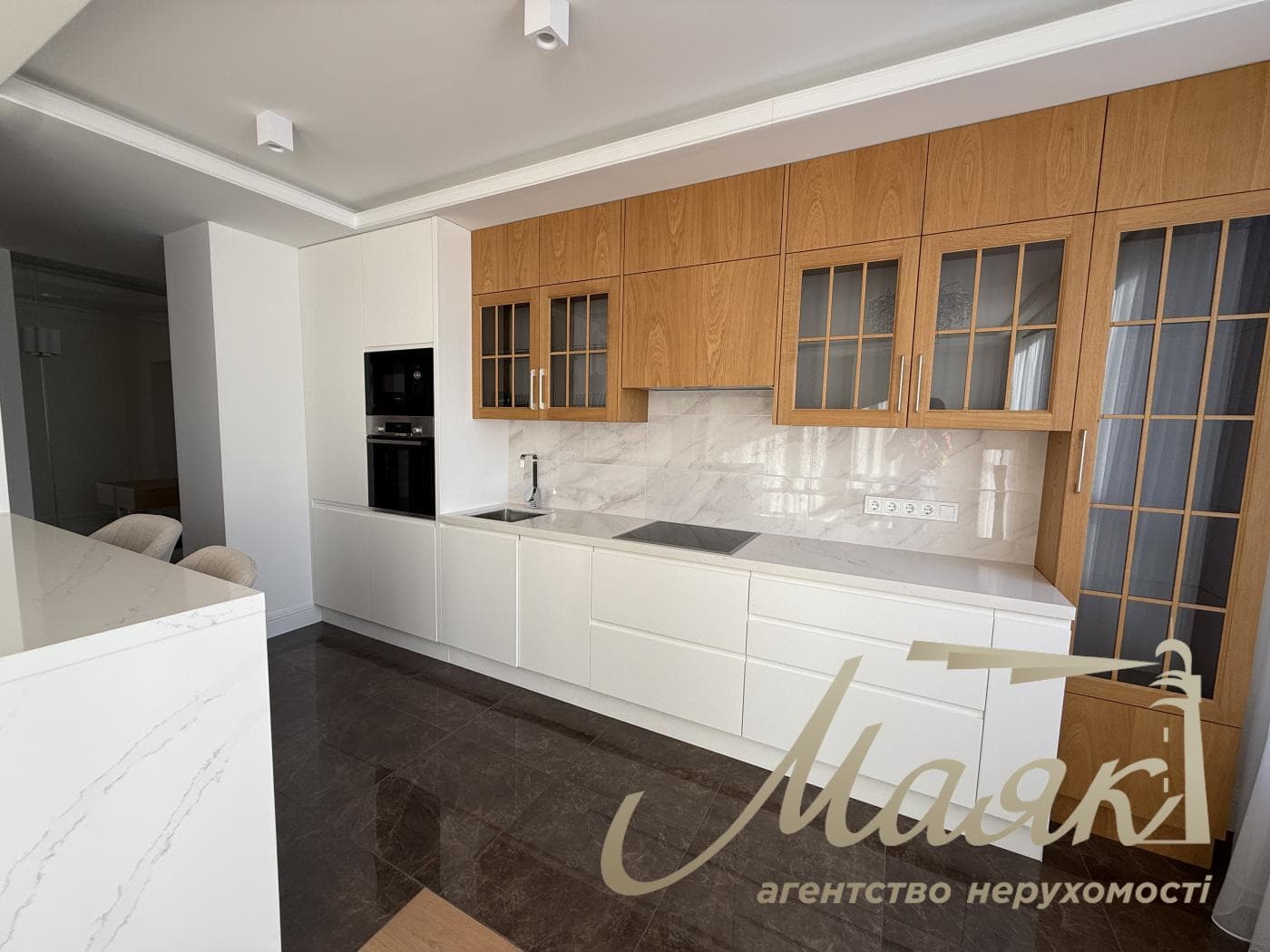 Продаж нової дизайнерської 2-кімнатної квартири площею 86 м², «Поділ Плаза & Резиденс»