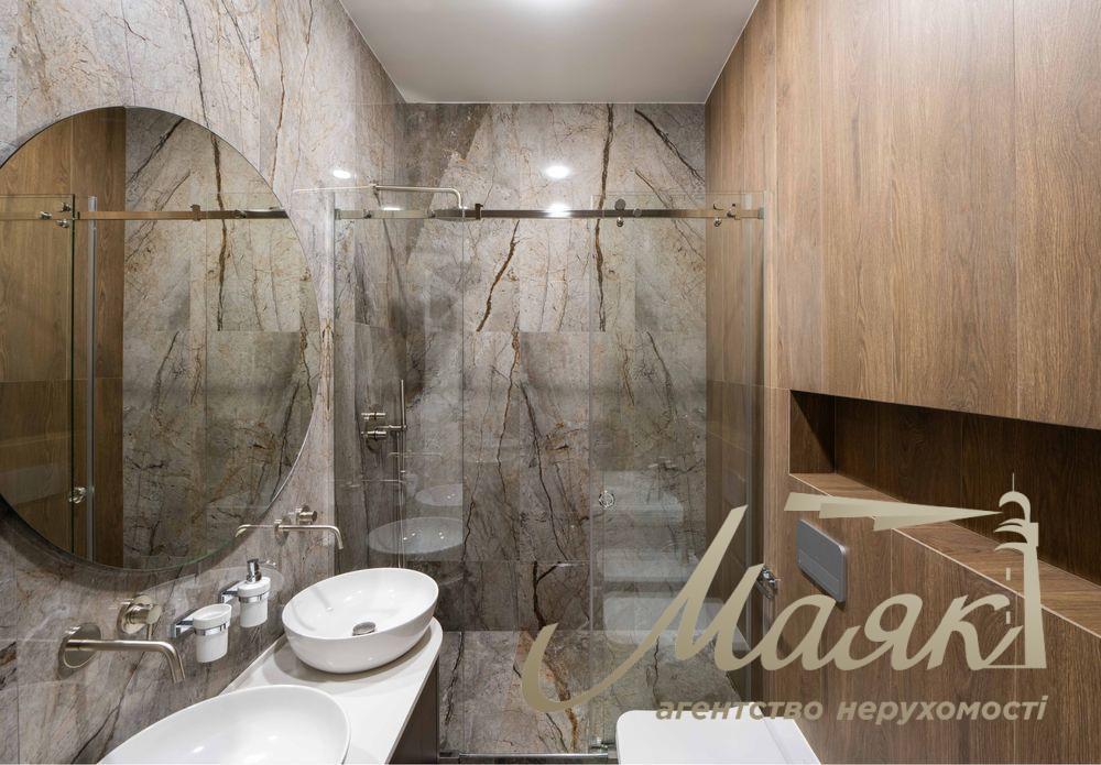Rent two-storey penthouse with terrace in Pecherskaia