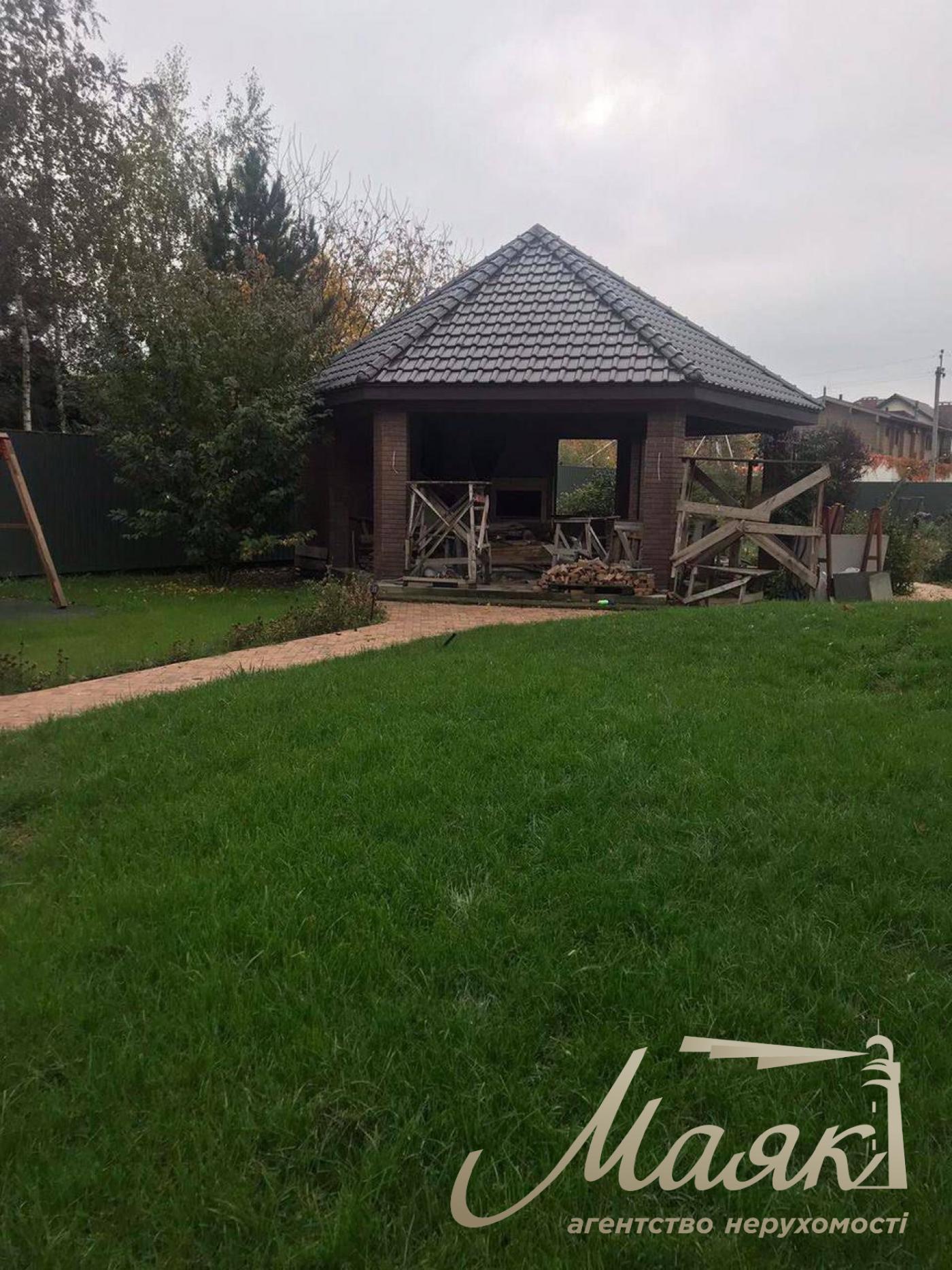 Продаж будинку 1122м2 Козин