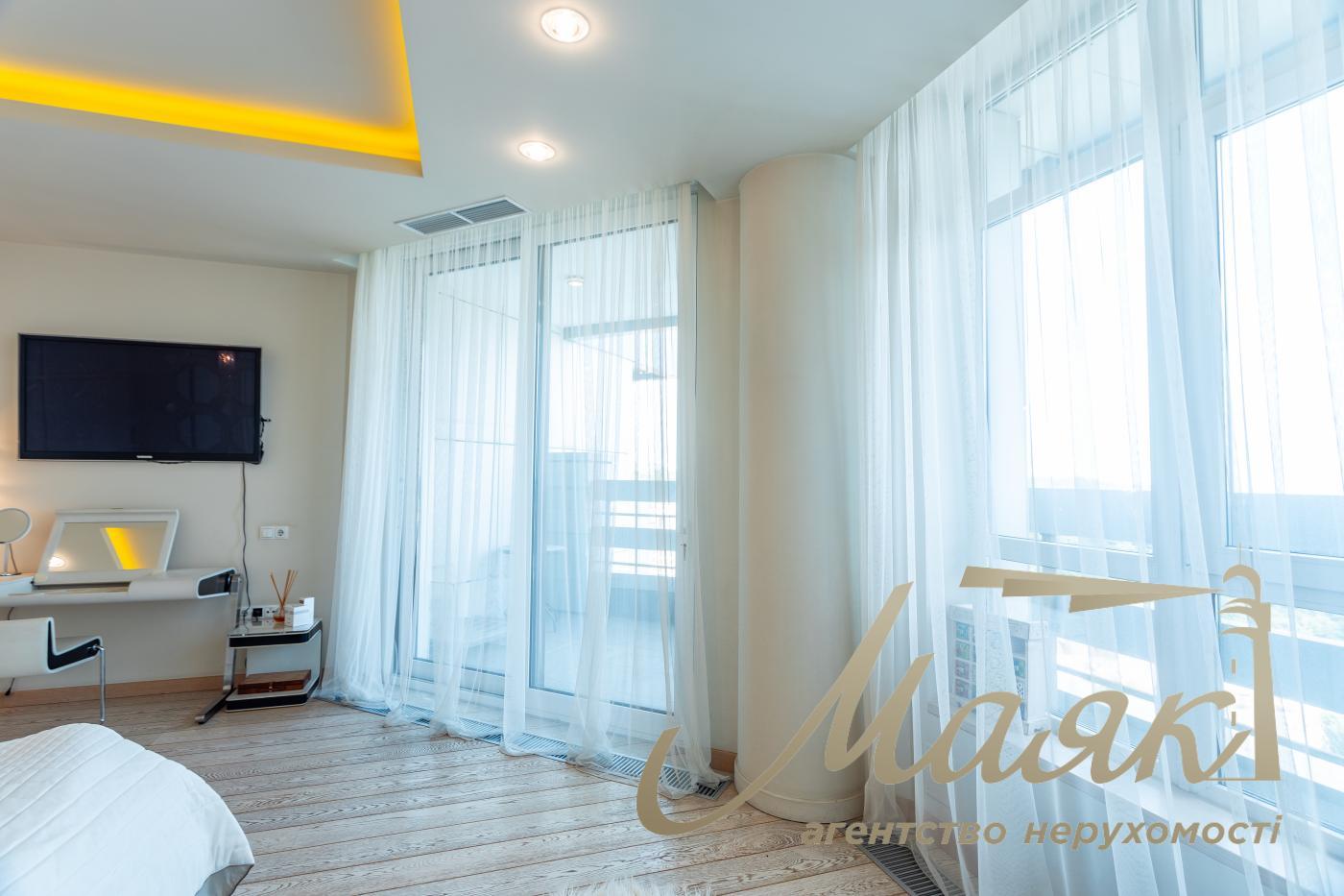 Rent 180m2 view apartment in LCD Novopecherskie Lipki, Andriy Verkhoglyada/Dragomirov Street 5, Pechersk, Kyiv