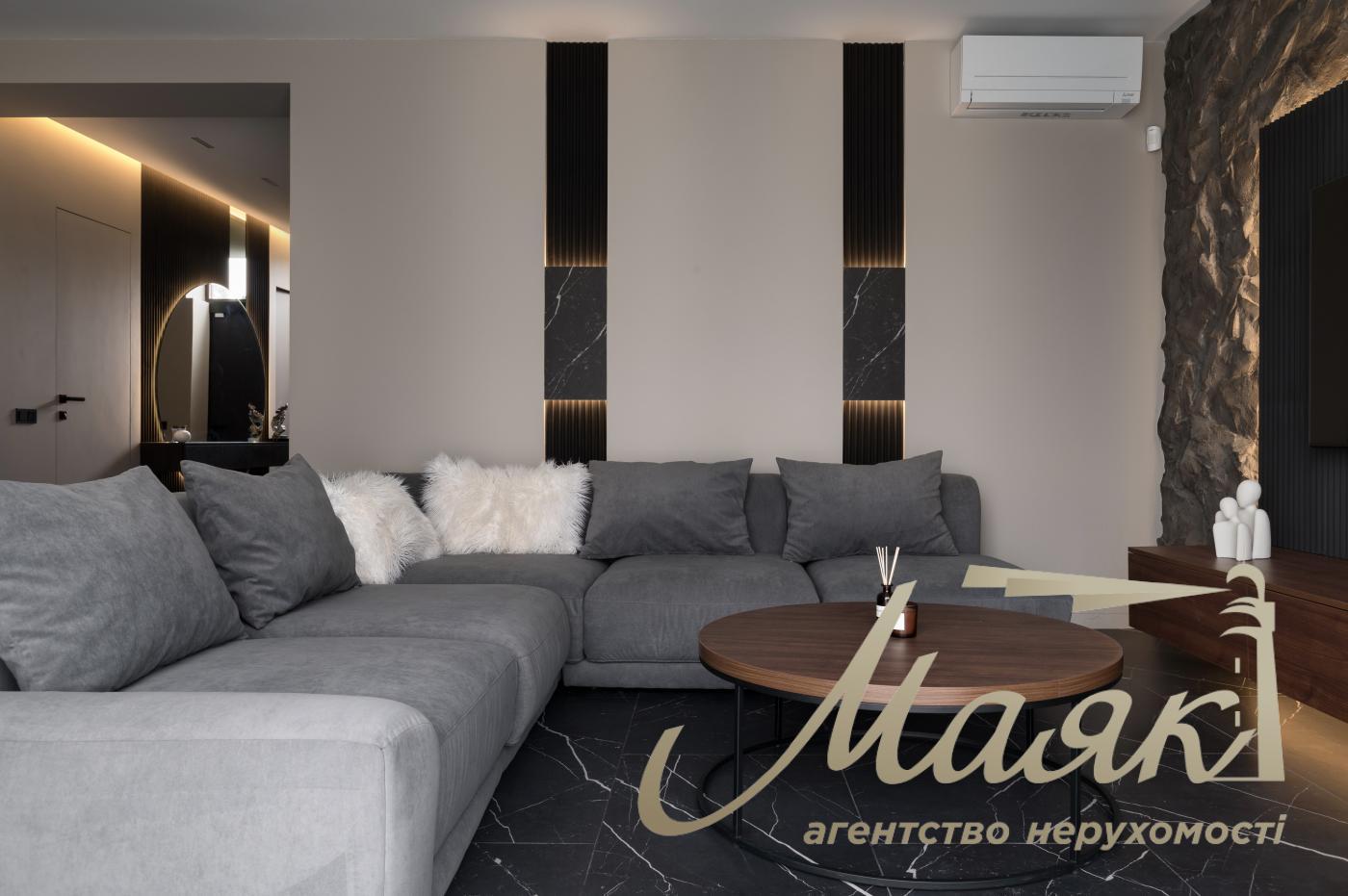 Sale of 2-storey townhouse 296m2, (3.5 hundredths) Kozin