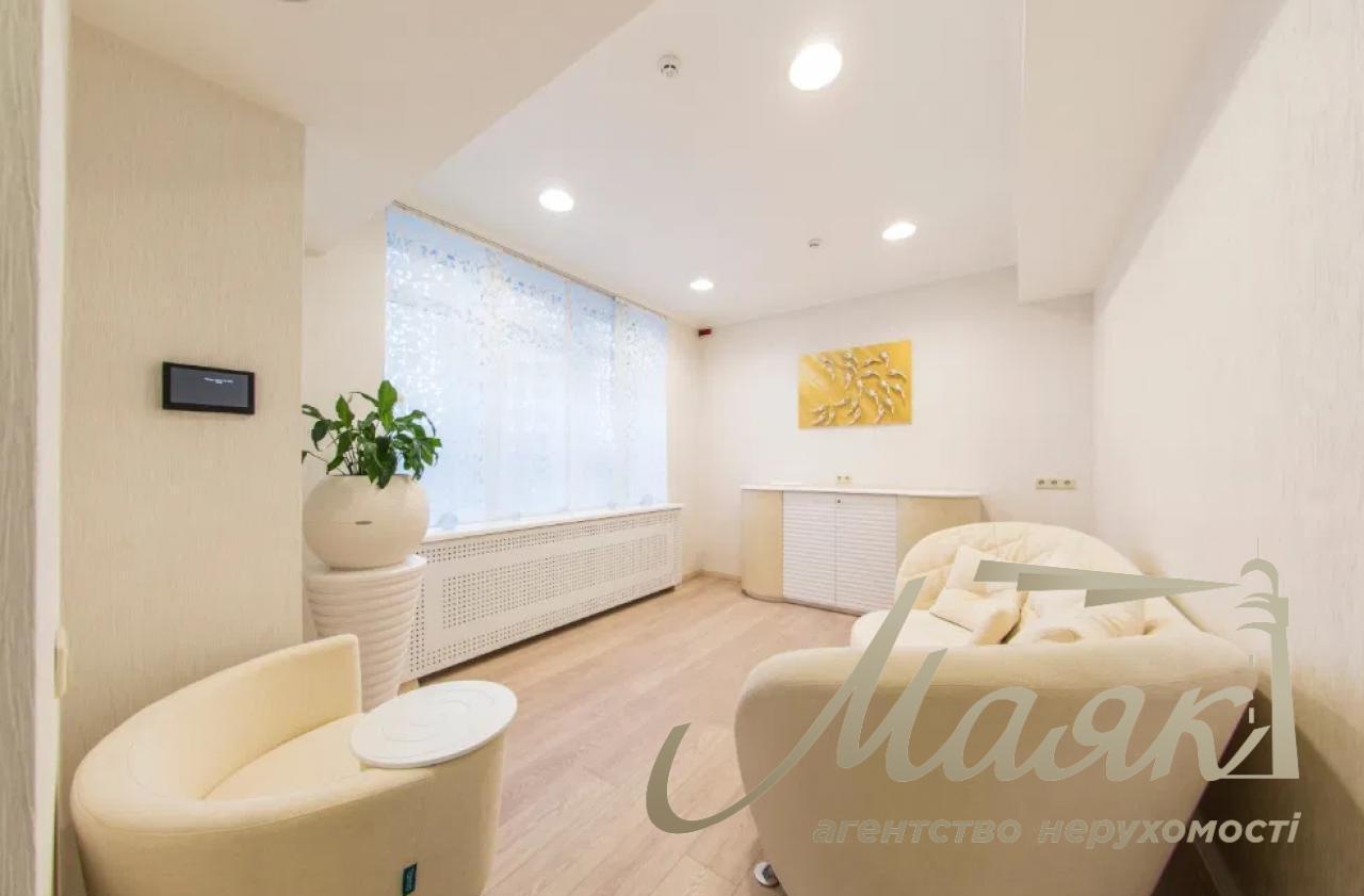 Sale of premises with renovation, 400 m2, in the residential complex Novopecherskie Lipki