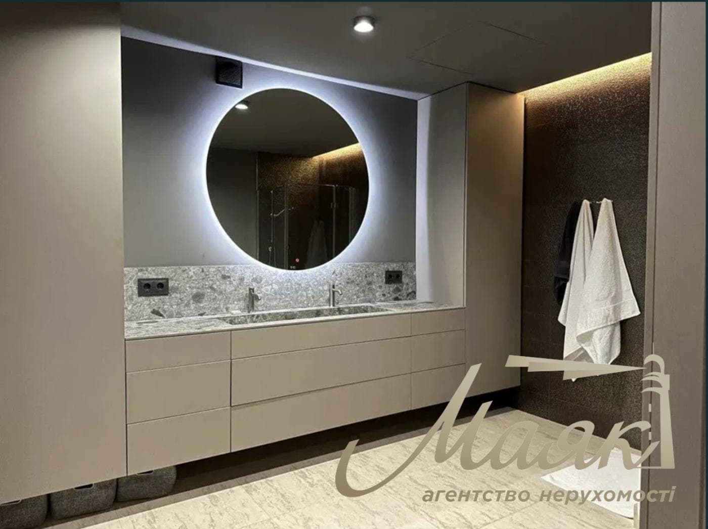 Продаж 2-поверхового будинку площею 360 м² у с. Плюти, Обухівський напрямок
