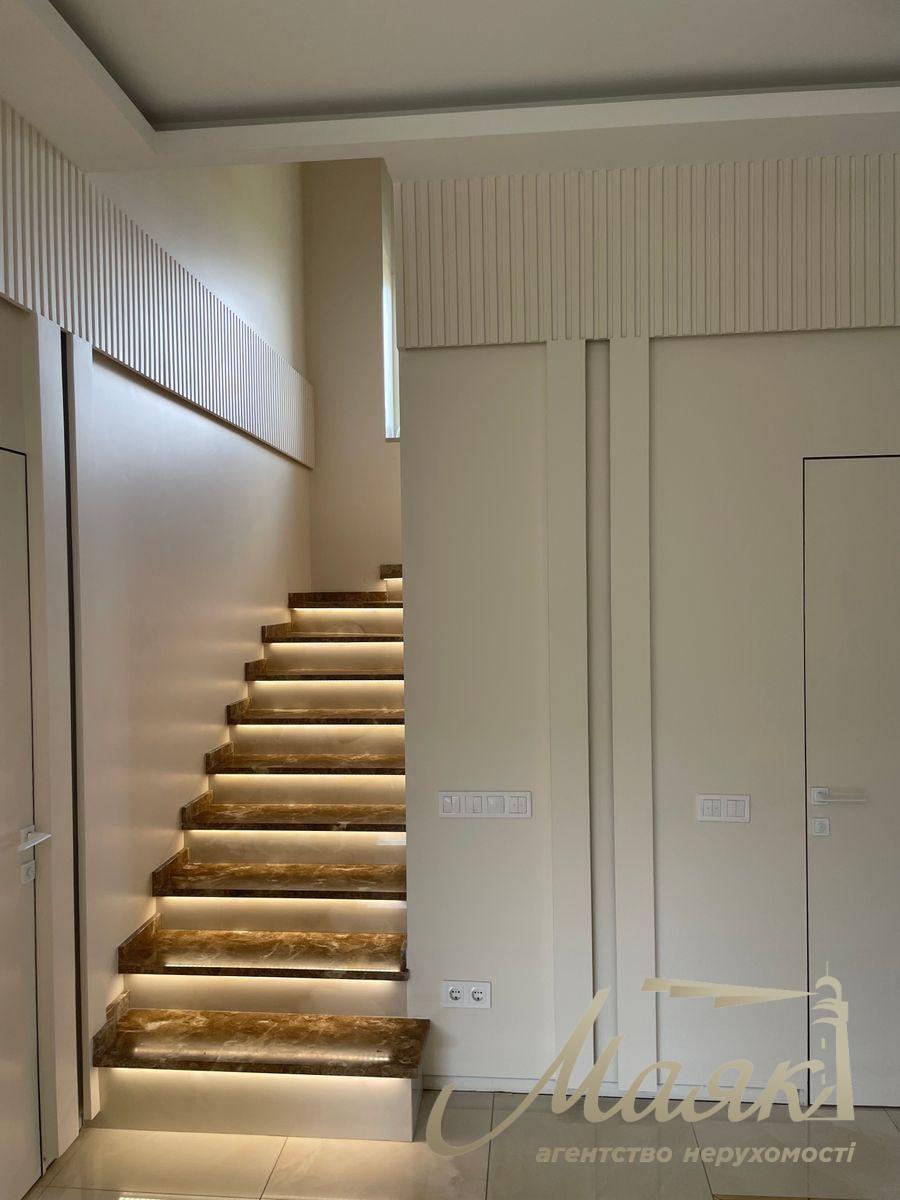 Продаж двоповерхового будинку 274м2 у Лісниках поруч з Equides Club