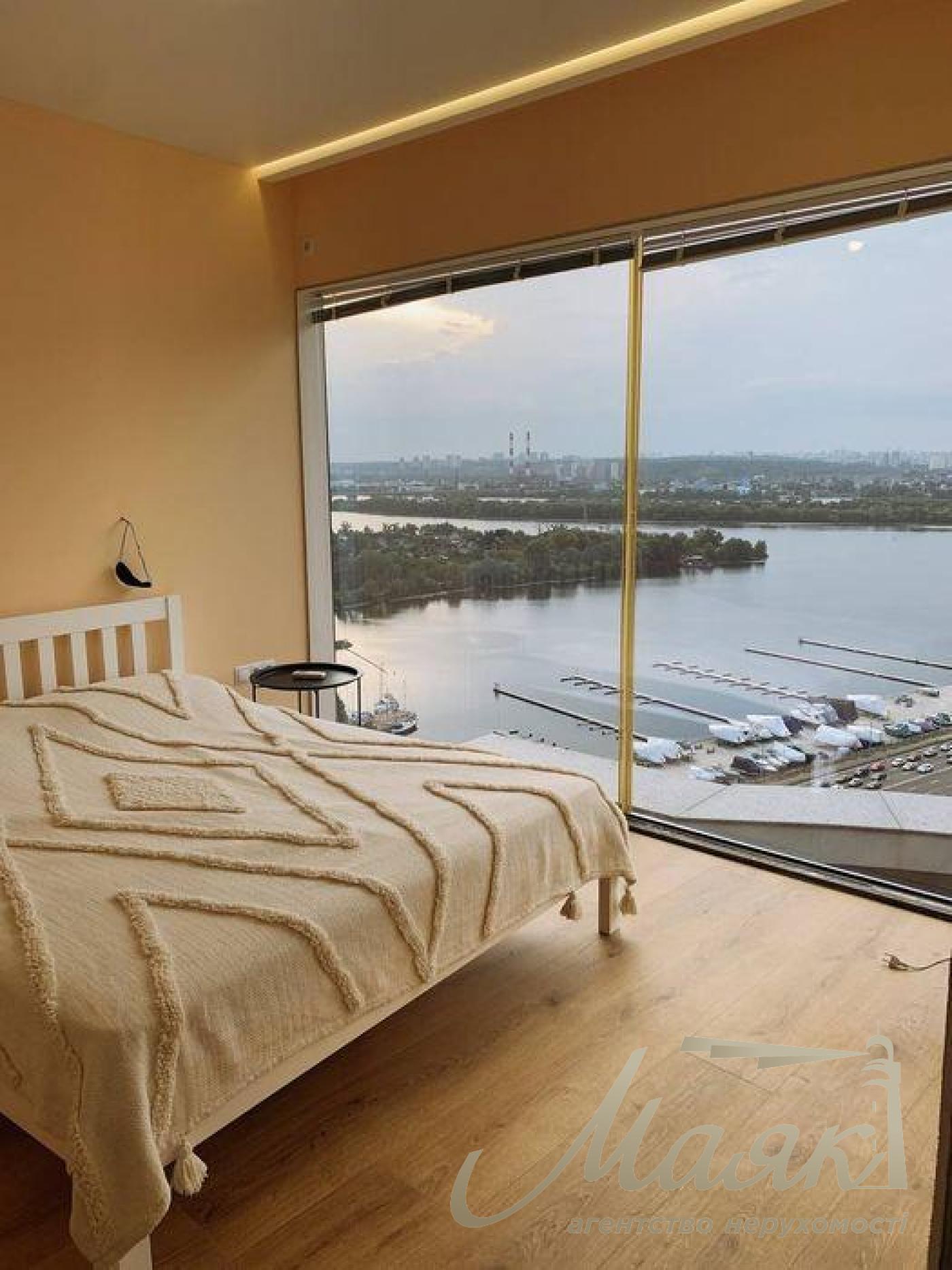 Продаж видової 2-х рівневої квартири з каміном, 115 м2 у Дніпровська набережна