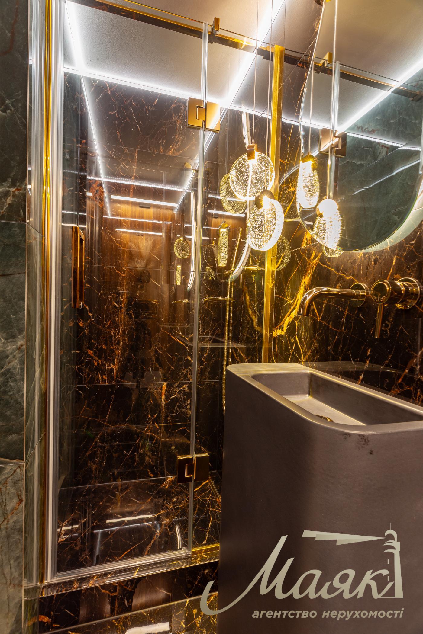 Продаж пентхауса 195 м² з терасою та дизайнерським ремонтом у ЖК Park Avenue VIP, Київ