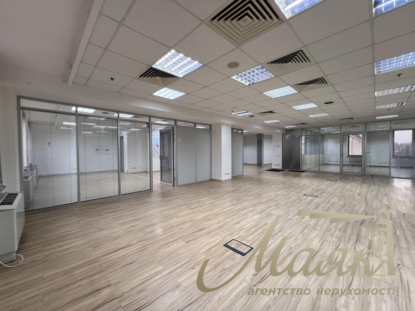 Оренда офісу 285 кв.м. в БЦ Леонардо вул.Богдана Хмельницького 52/17