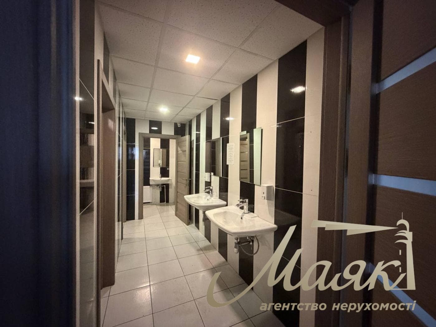 Оренда офісу площею 750 м² у бізнес-центрі «Доміно», вул. Нижній Вал, 51, Поділ.