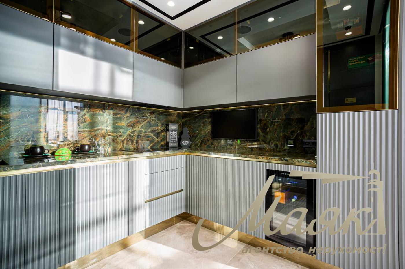 Продаж пентхауса 195 м² з терасою та дизайнерським ремонтом у ЖК Park Avenue VIP, Київ