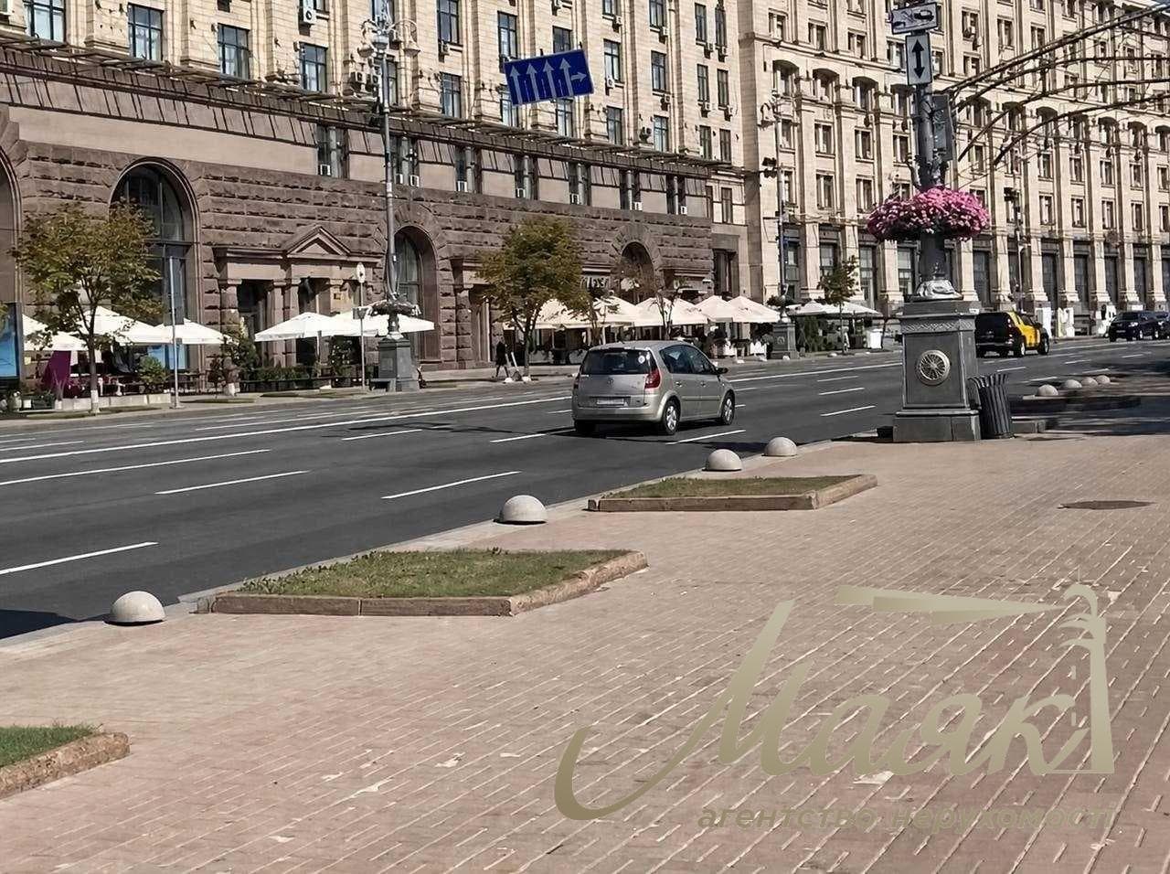 Оренда фасадного приміщення (225м2) по вул. Хрещатик 24, Центр