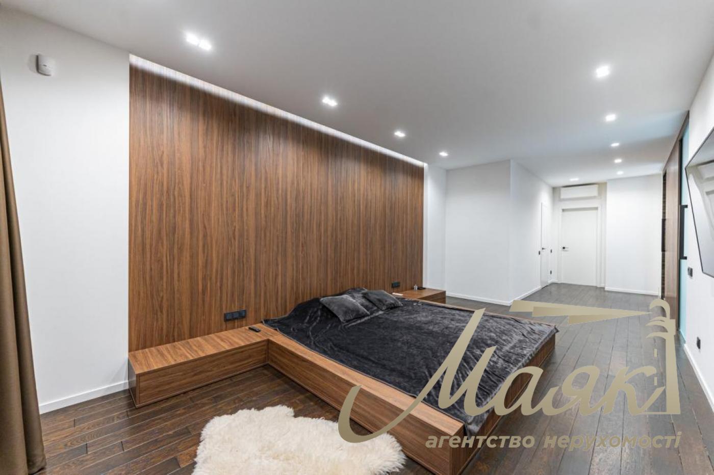 Продажа квартиры 268м2 в ЖК Французский квартал 2,  ул. Предславинская, Печерск, Киев