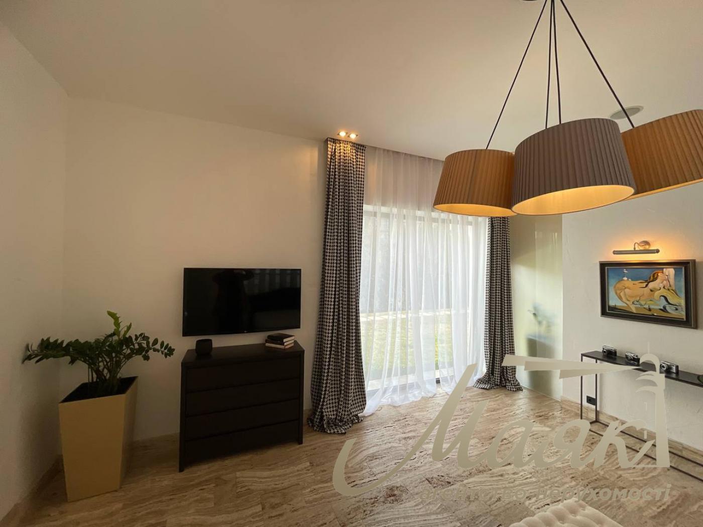 Оренда будинку Лісники- 200 м2 у котеджному містечку Хутір Ясний, з виходом на озеро, 10 соток