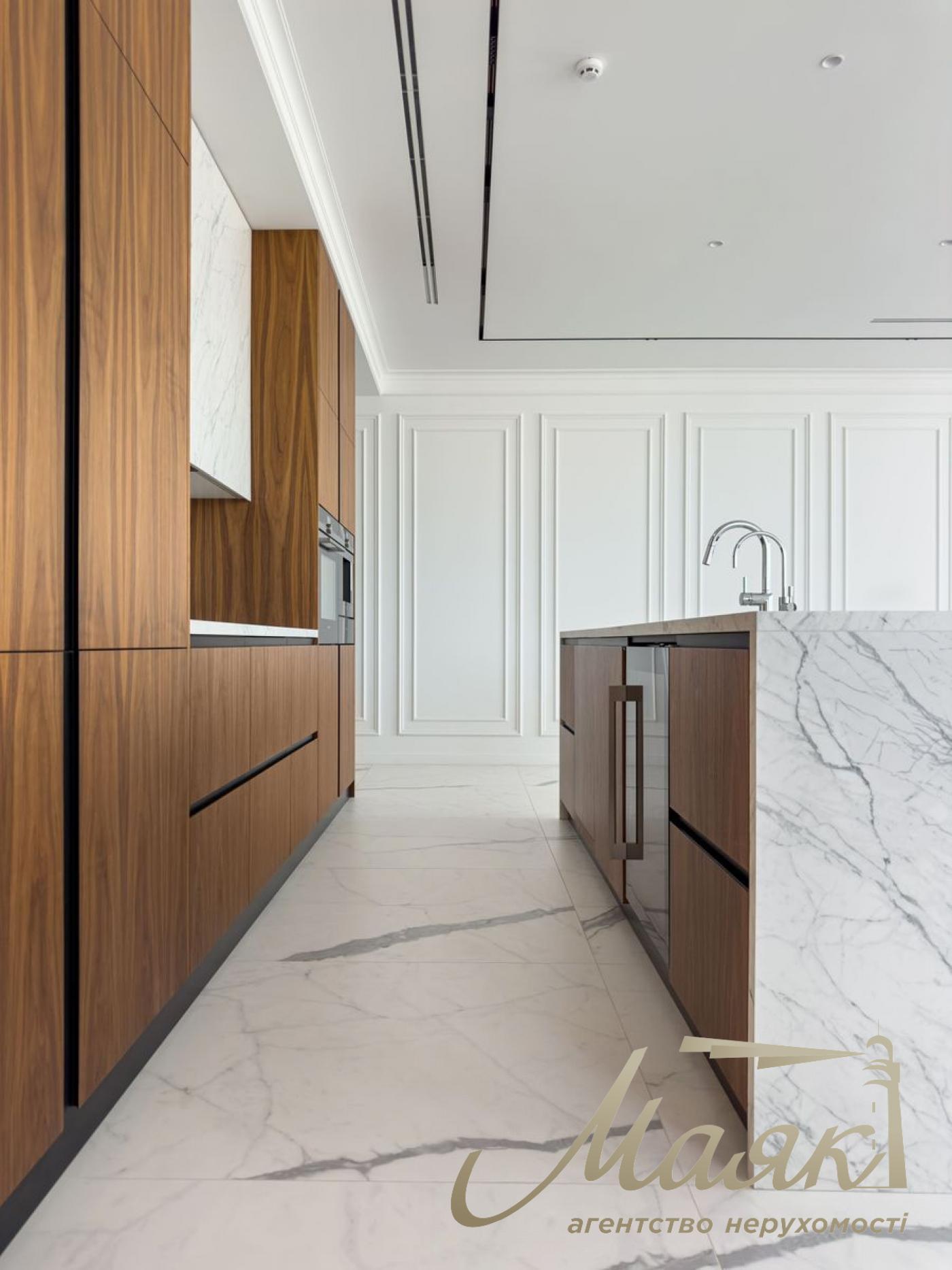 Rent of an exclusive apartment 300m2 in the residential complex Chicago Central house, Antonovicha st. (Gorky), 44