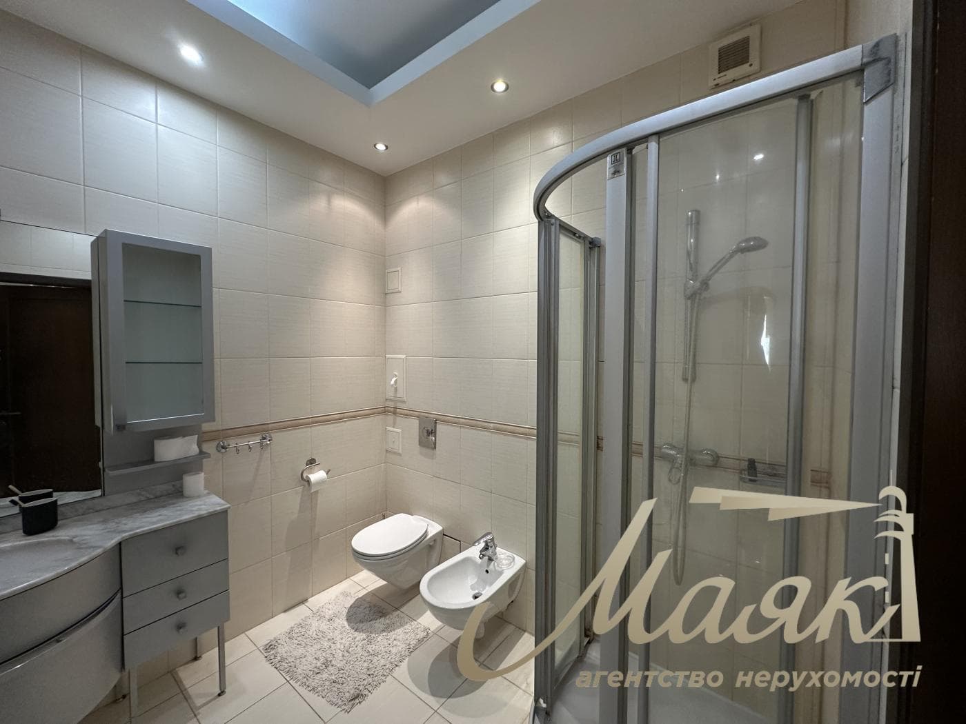 3-bedroom apartment (122 m²) for rent at 10-A Ivasyuka Ave.