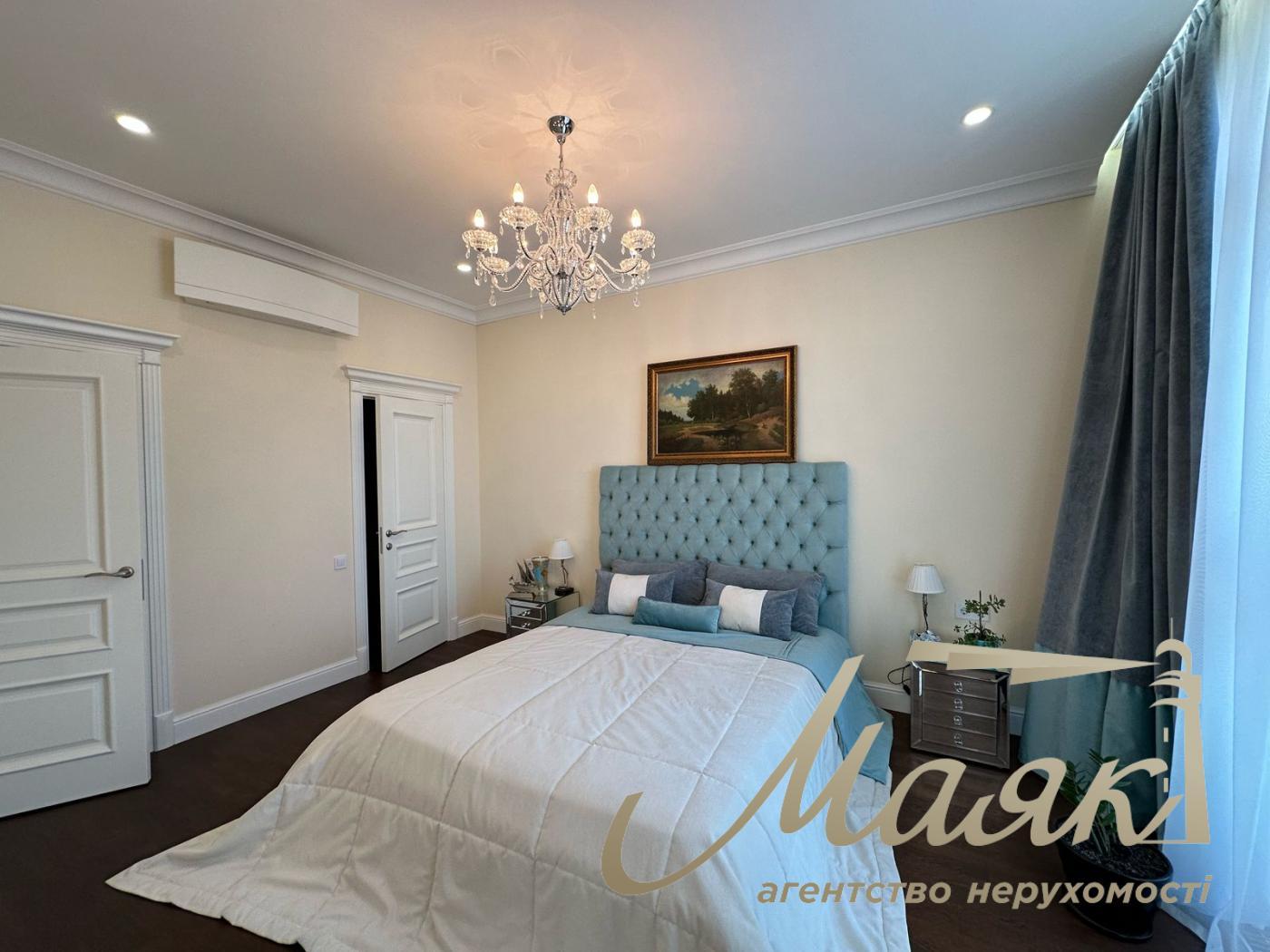 Sale of apartment 156m2 in residential complex Novopecherskie Lipki, Andreya Verkhoglyada st., Pechersk, Kyiv