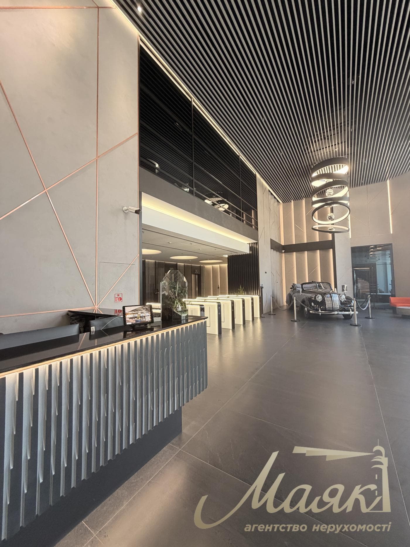 Rent a 280 m² office with a scenic view and a private terrace in the Magnett Business Center on Velyka Vasylkivska Street