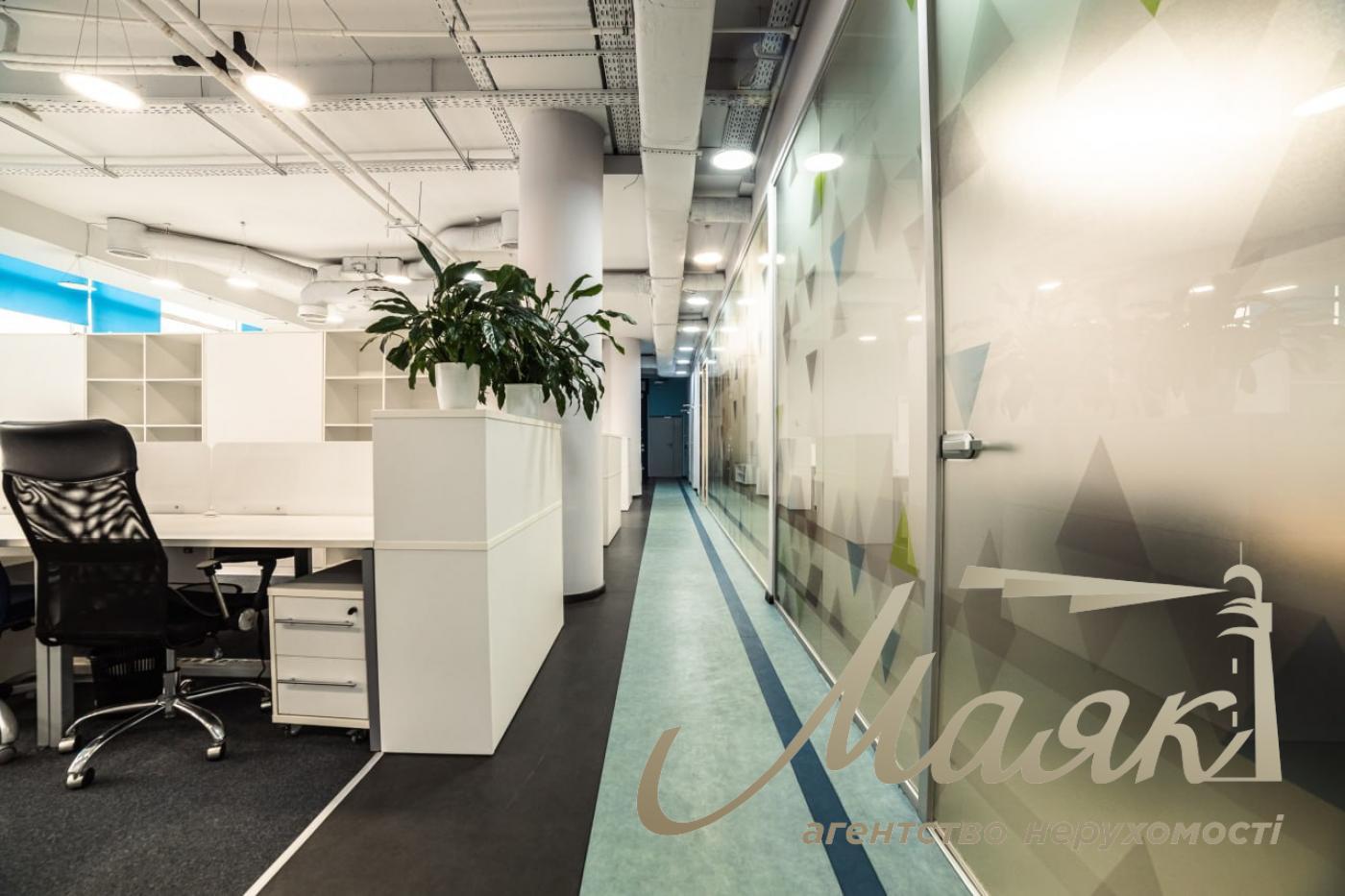 Оренда офісу 555 м2 у БЦ з ремонтом, меблями та терасою Олімпійська