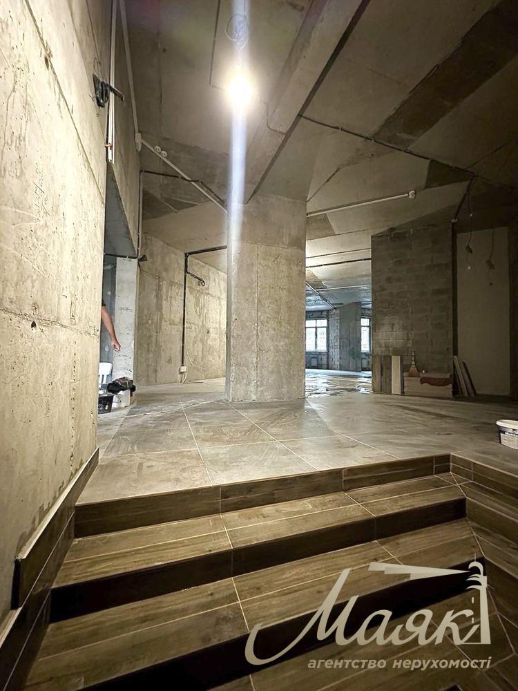 Rent a facade room 250 sq.m. in LCD Parkove Misto, on Vyshgorodskaya str.