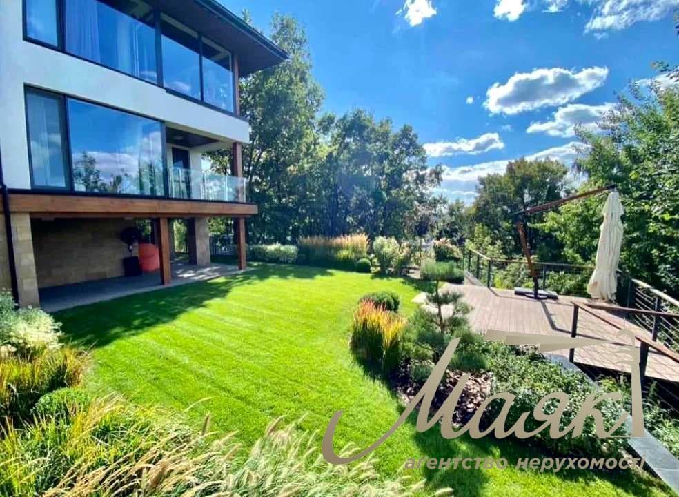 Оренда будинку площею 370 м² у закритому котеджному містечку «Лісники» — авторський дизайн, 15 соток та гараж на 2 автомобілі, вул. Гайова
