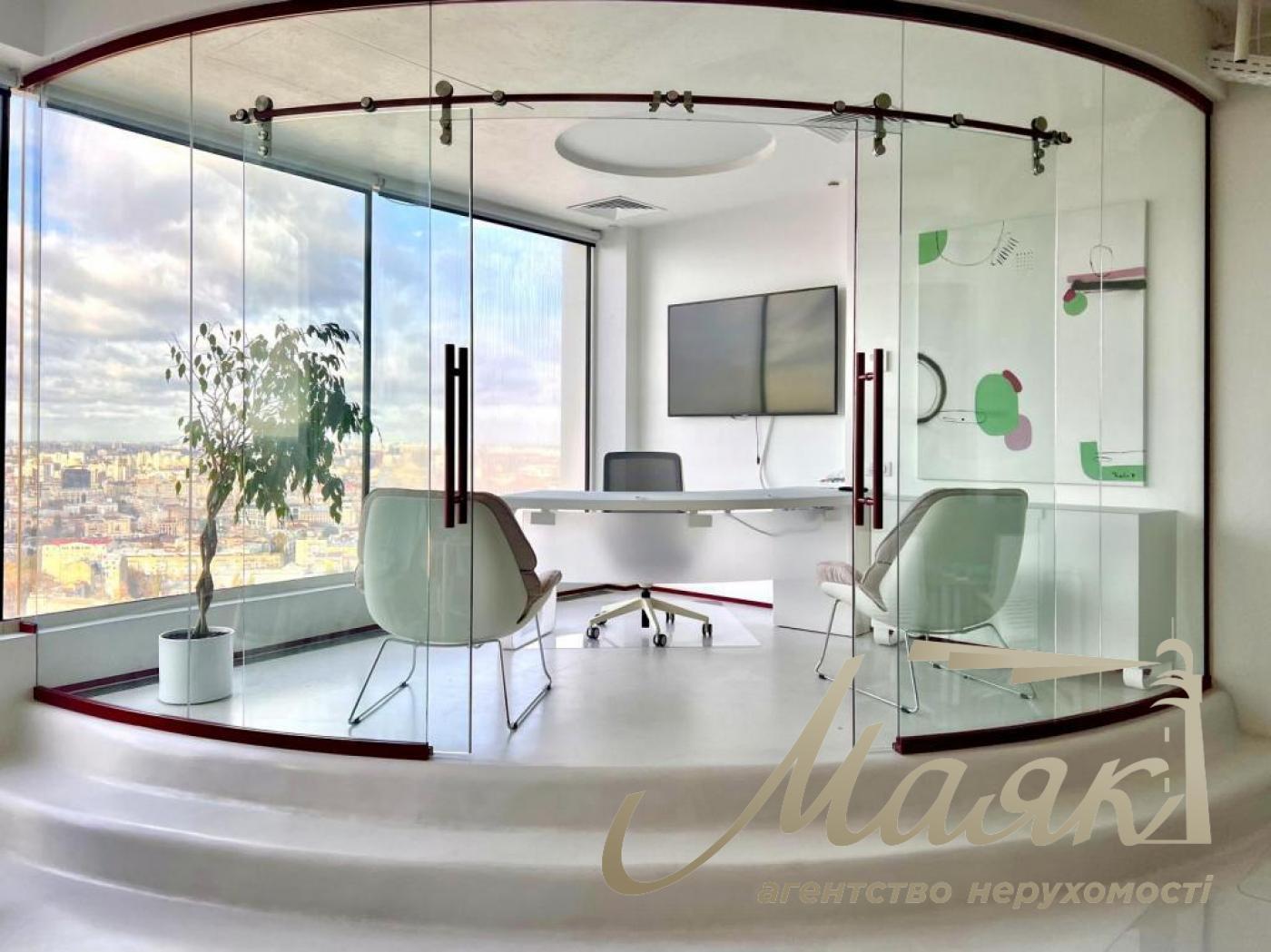 Office for rent 250 sq.m. Carnegie Tower, Pechersk