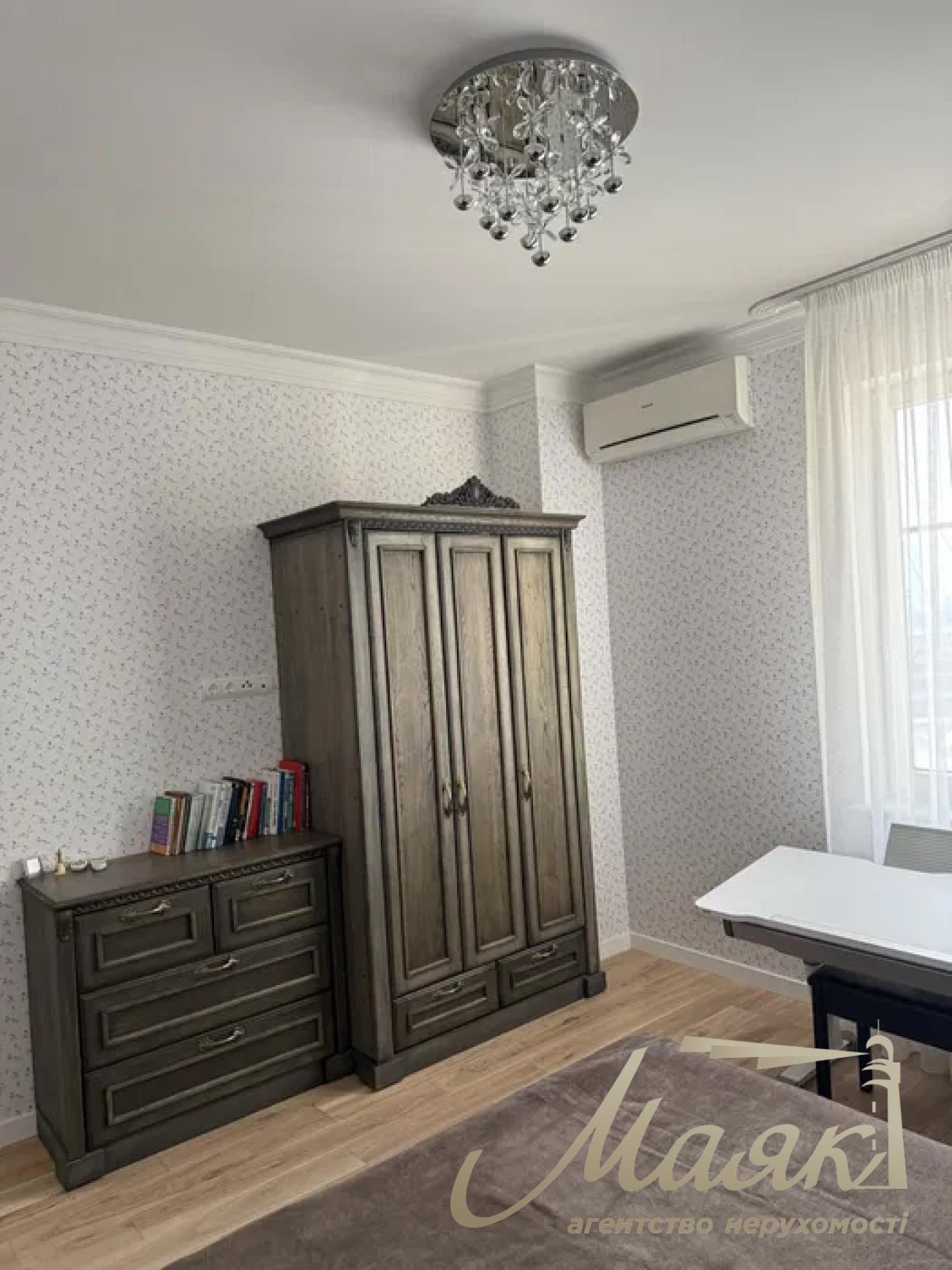 Продаж 2-к квартири в ЖК Граф Толстой, Центр