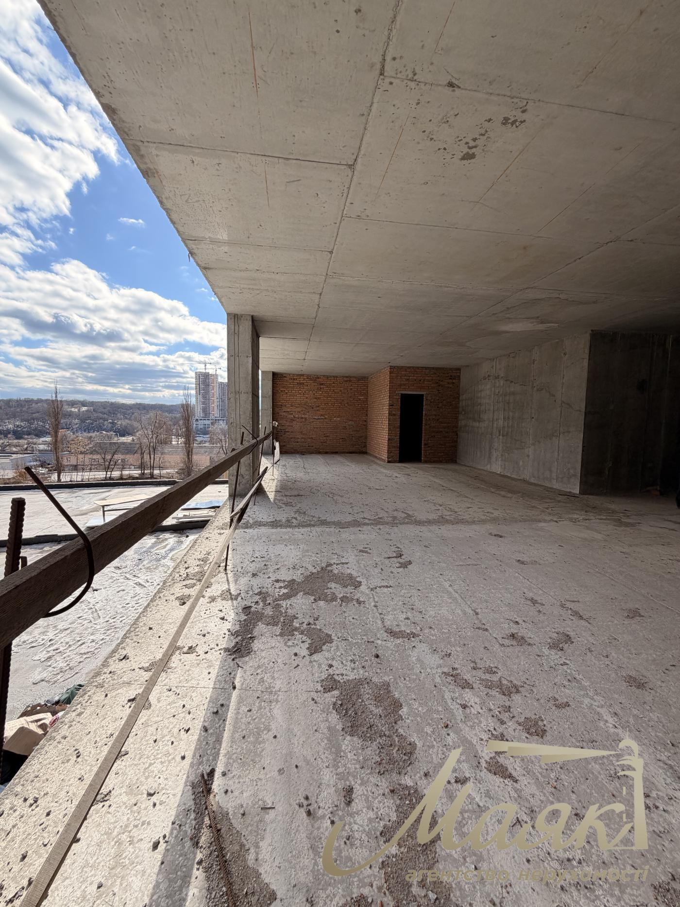 For sale 3-bedroom apartment (can be used as an office) LCD Novopecherskie Lipki, Verkhoglyada St. (Dagomirov)